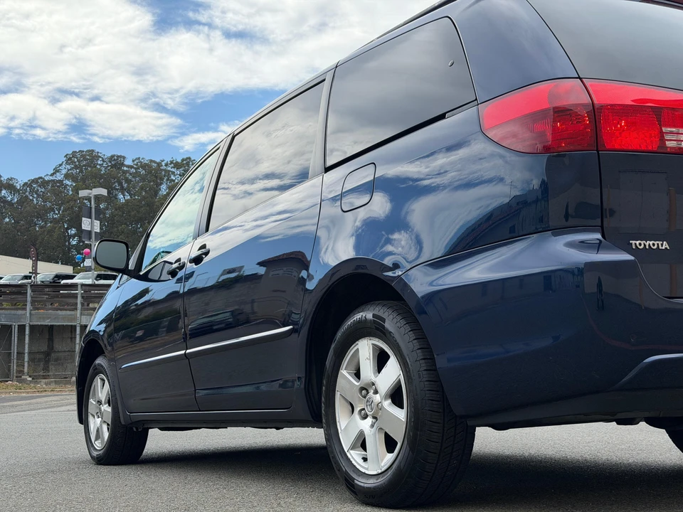 2004 Toyota Sienna 2nd Gen - Image 21 of 31