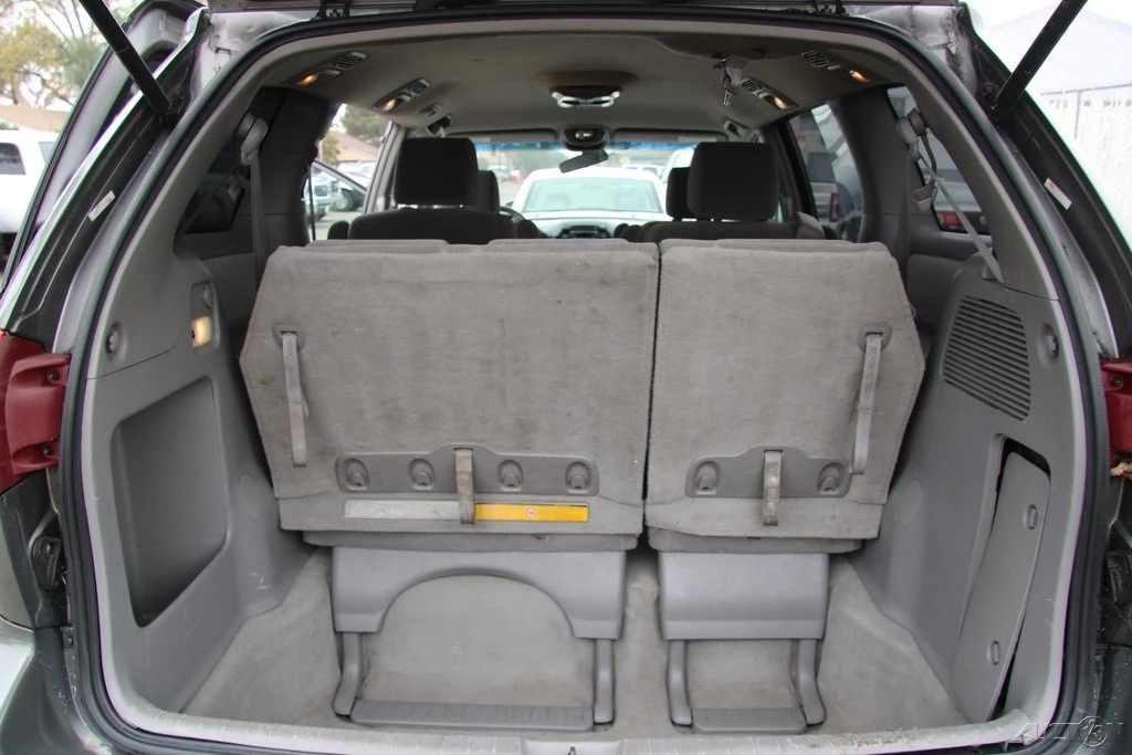 2004 Toyota Sienna 2nd Gen - Image 20 of 21