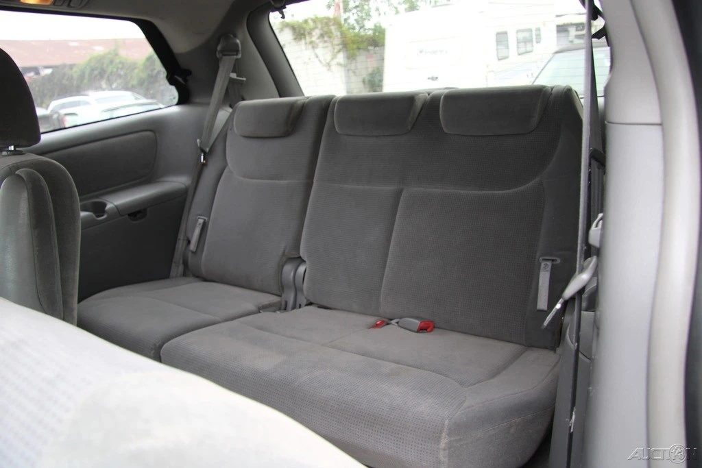 2004 Toyota Sienna 2nd Gen - Image 19 of 21