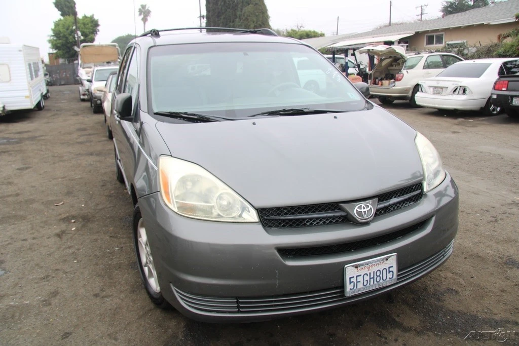 2004 Toyota Sienna 2nd Gen - Image 9 of 21