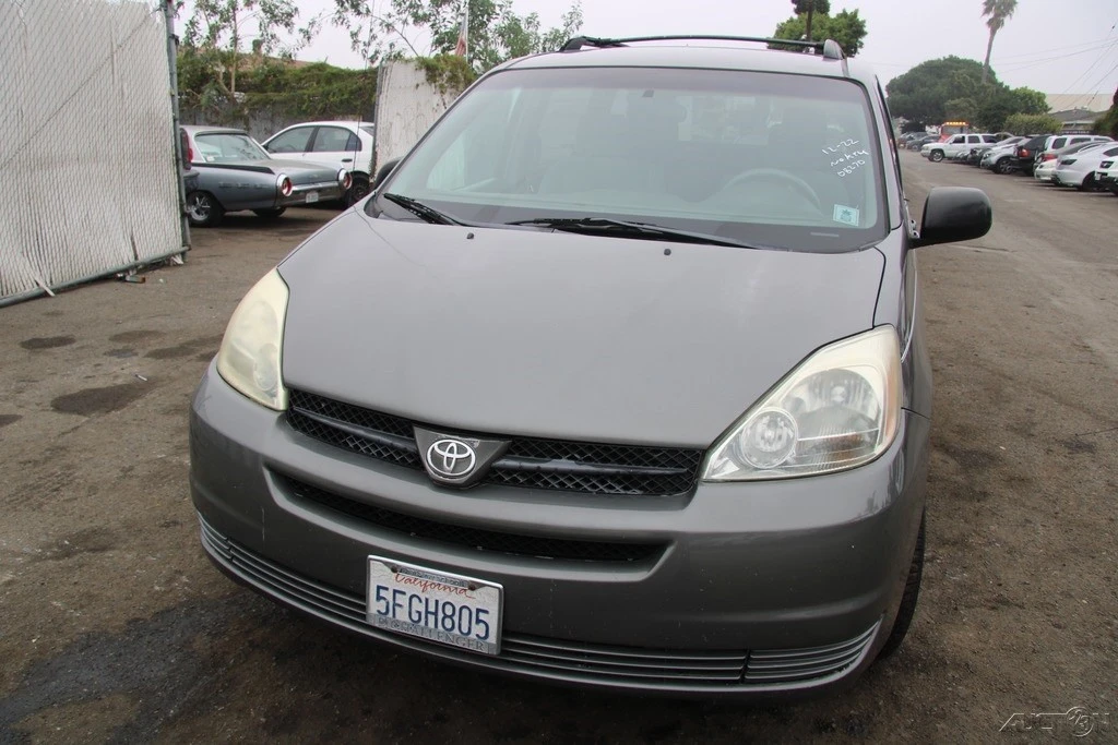 2004 Toyota Sienna 2nd Gen - Image 10 of 21