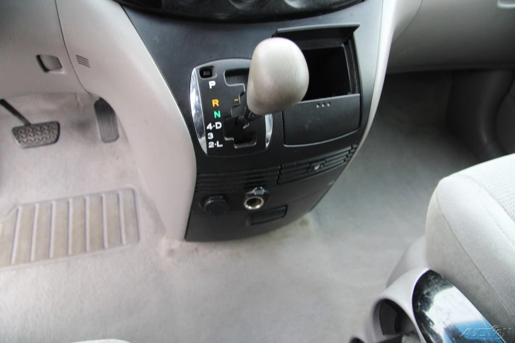 2004 Toyota Sienna 2nd Gen - Image 17 of 21