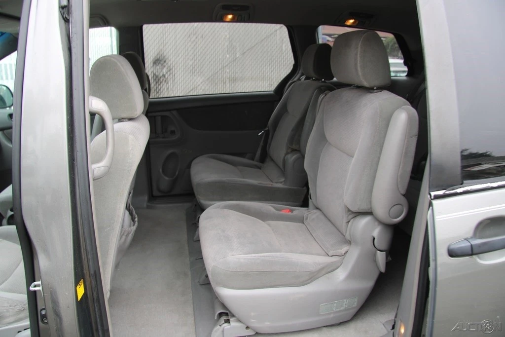 2004 Toyota Sienna 2nd Gen - Image 18 of 21
