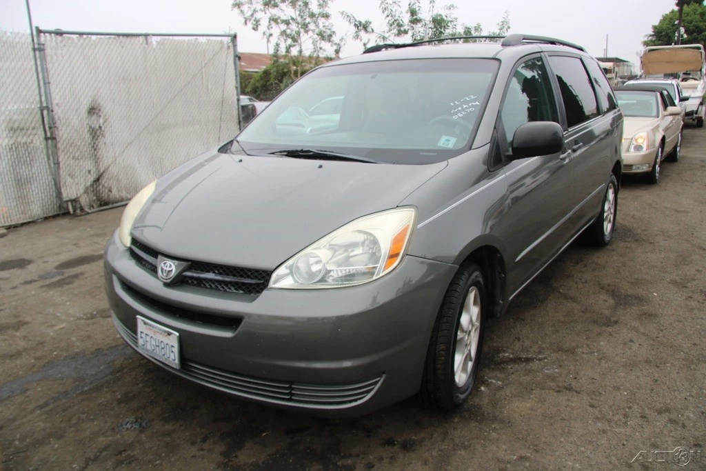 2004 Toyota Sienna 2nd Gen - Image 2 of 21