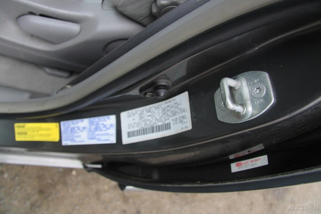 2004 Toyota Sienna 2nd Gen - Image 11 of 21