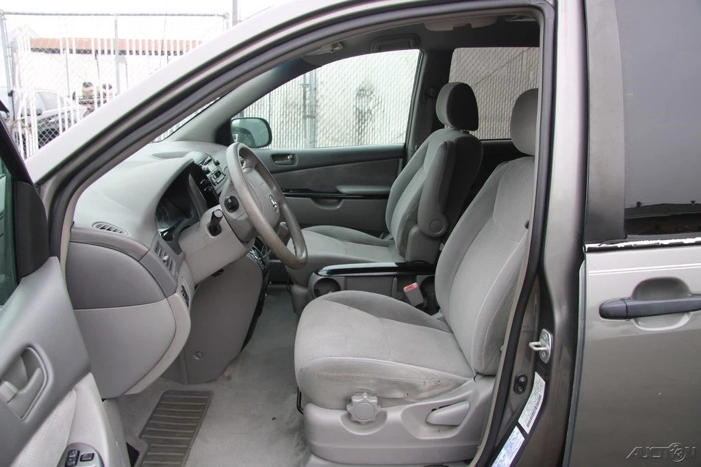 2004 Toyota Sienna 2nd Gen - Image 13 of 21