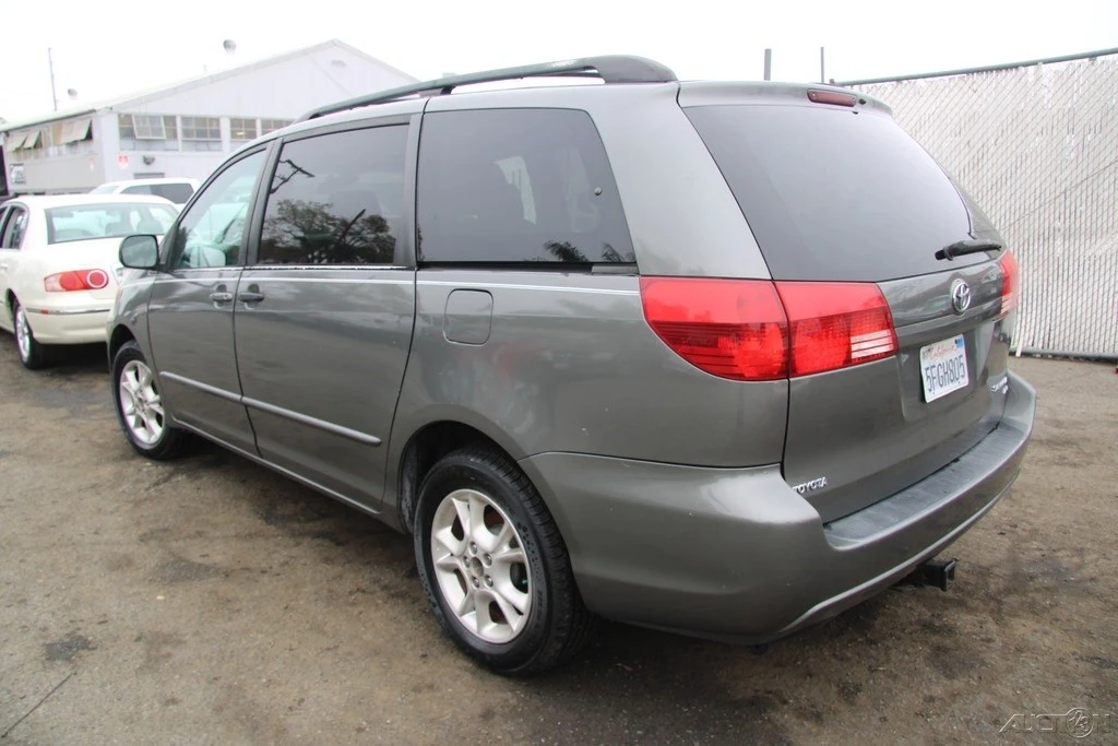 2004 Toyota Sienna 2nd Gen - Image 4 of 21