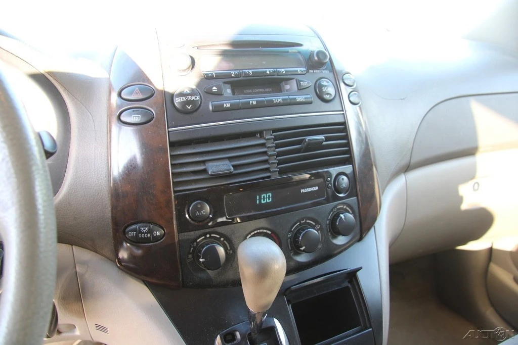 2004 Toyota Sienna 2nd Gen - Image 16 of 21