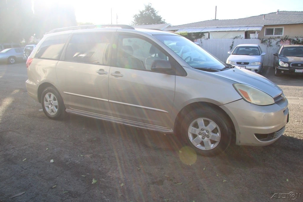 2004 Toyota Sienna 2nd Gen - Image 7 of 21
