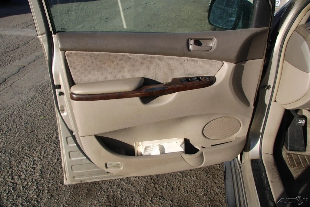 2004 Toyota Sienna 2nd Gen - Image 11 of 21