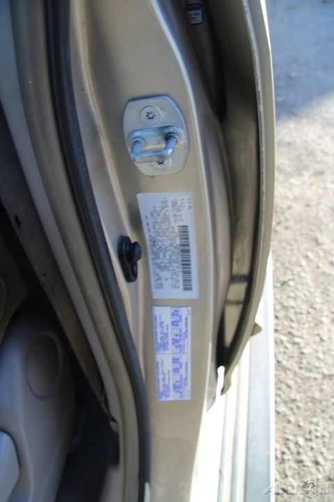 2004 Toyota Sienna 2nd Gen - Image 10 of 21