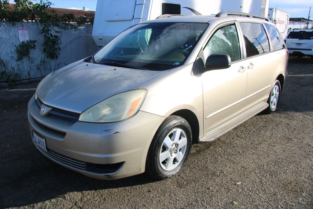 2004 Toyota Sienna 2nd Gen - Image 2 of 21