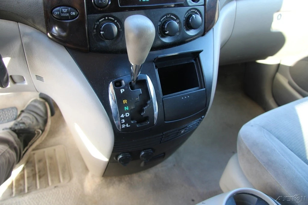 2004 Toyota Sienna 2nd Gen - Image 17 of 21