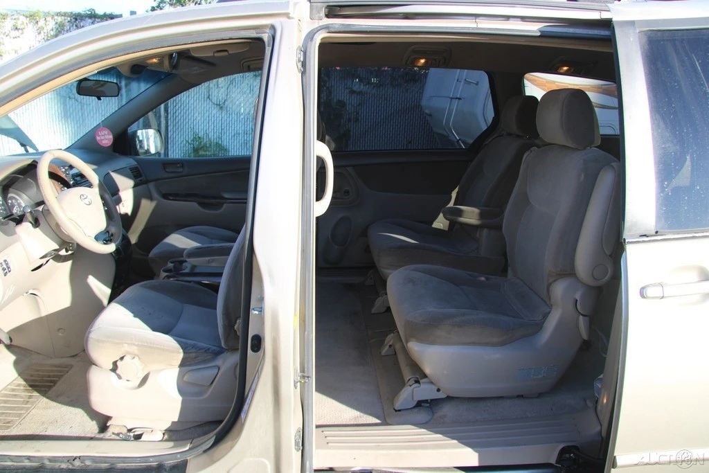 2004 Toyota Sienna 2nd Gen - Image 18 of 21