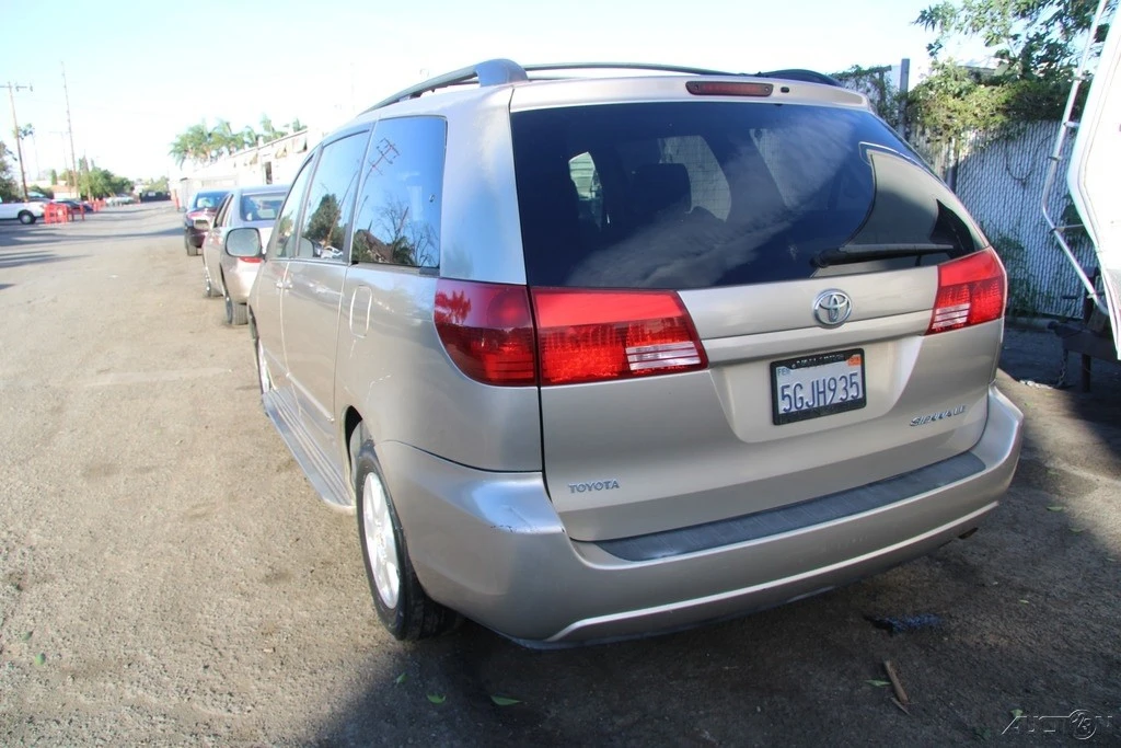 2004 Toyota Sienna 2nd Gen - Image 4 of 21