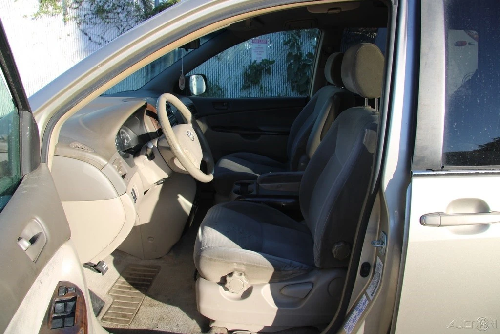 2004 Toyota Sienna 2nd Gen - Image 12 of 21