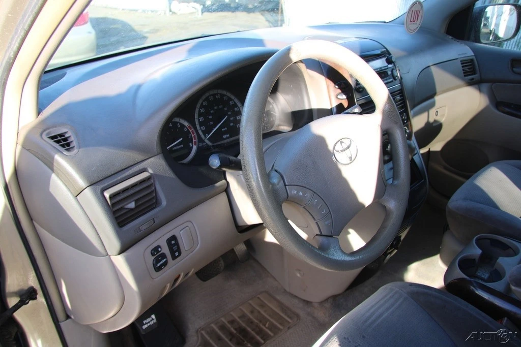 2004 Toyota Sienna 2nd Gen - Image 13 of 21