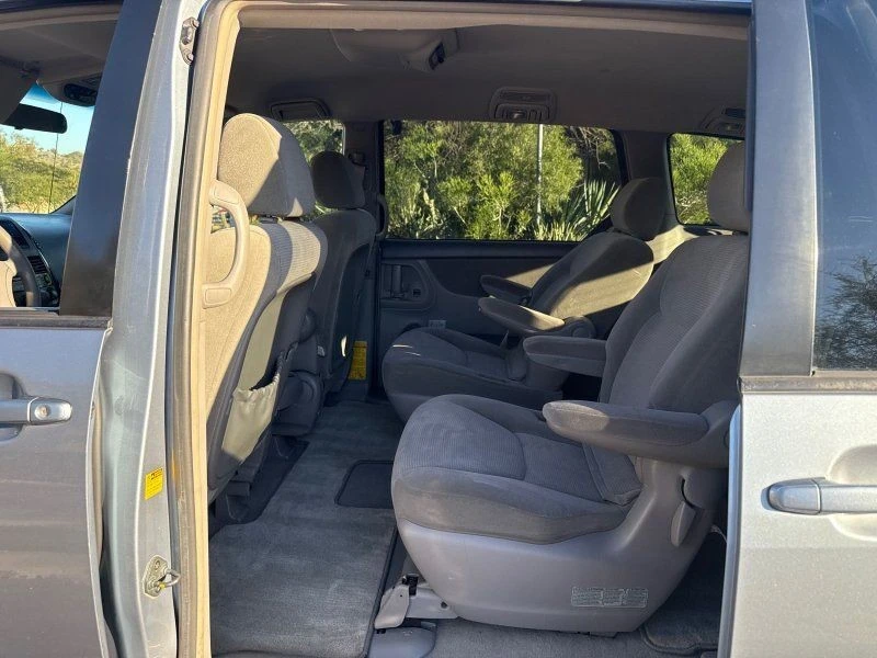 2004 Toyota Sienna 2nd Gen - Image 12 of 21