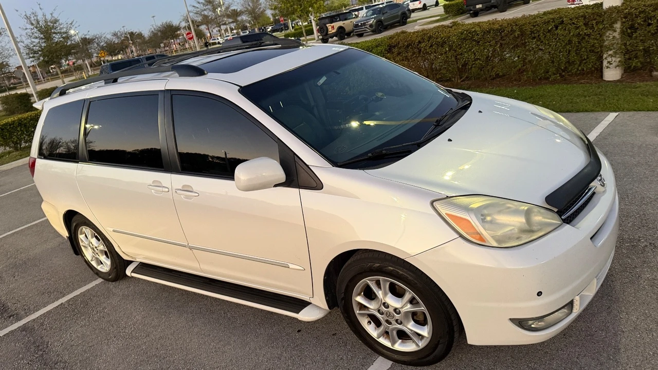 2004 Toyota Sienna 2nd Gen - Image 9 of 20