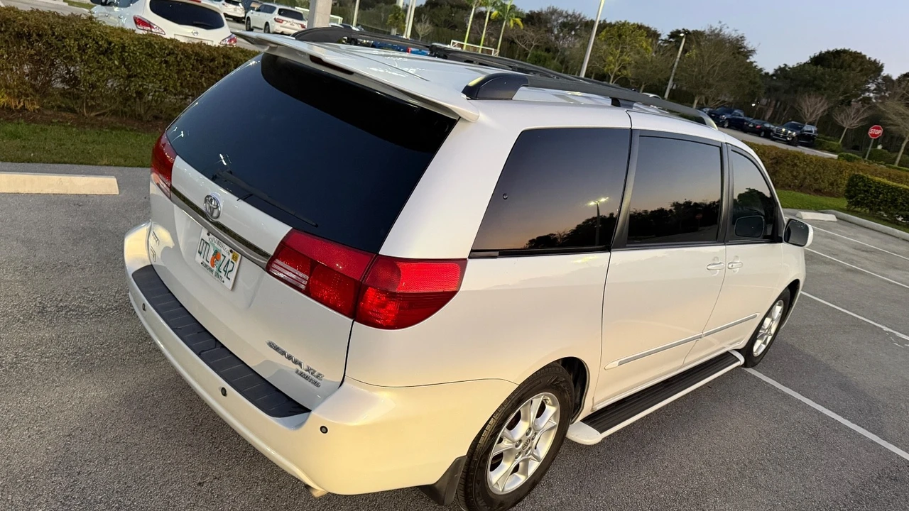 2004 Toyota Sienna 2nd Gen - Image 8 of 20