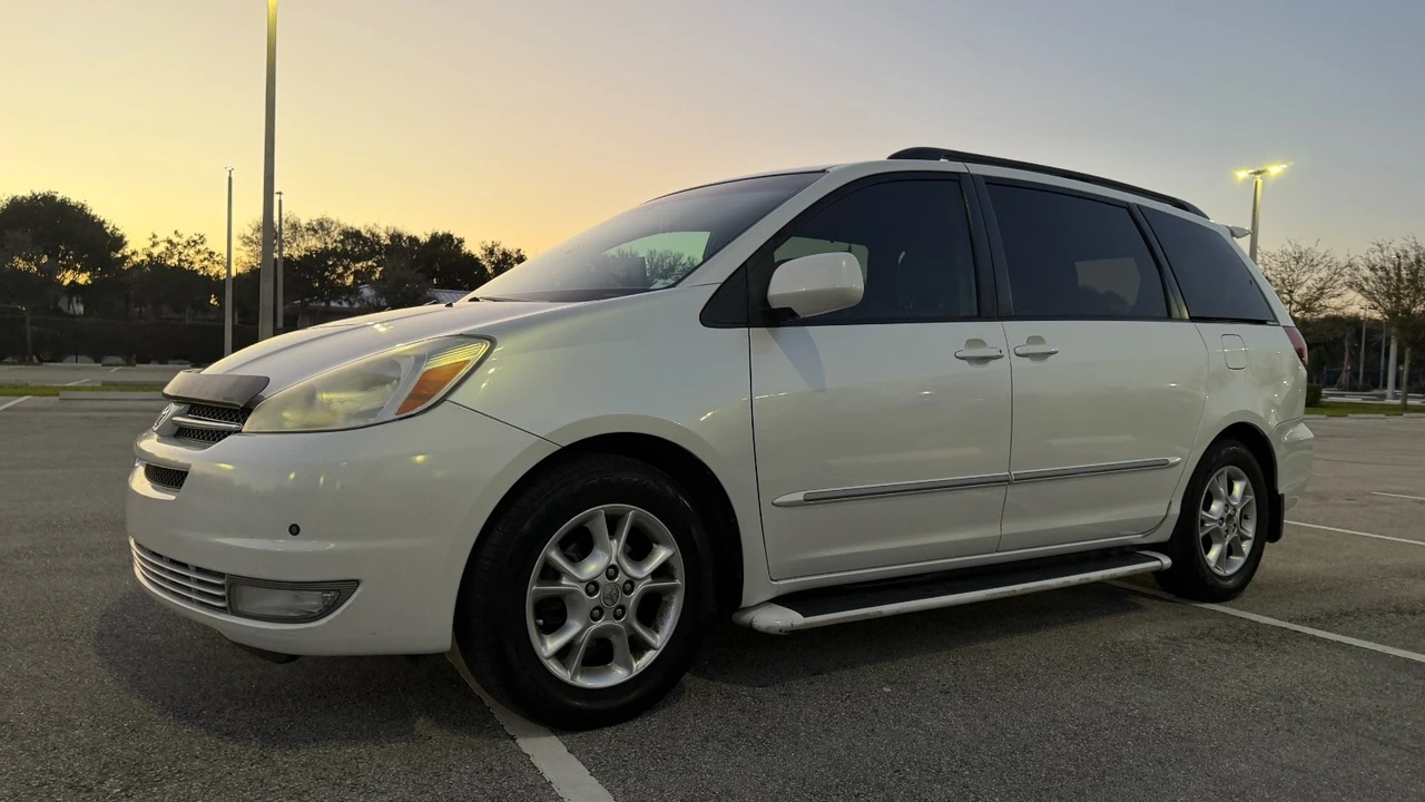 2004 Toyota Sienna 2nd Gen - Image 6 of 20