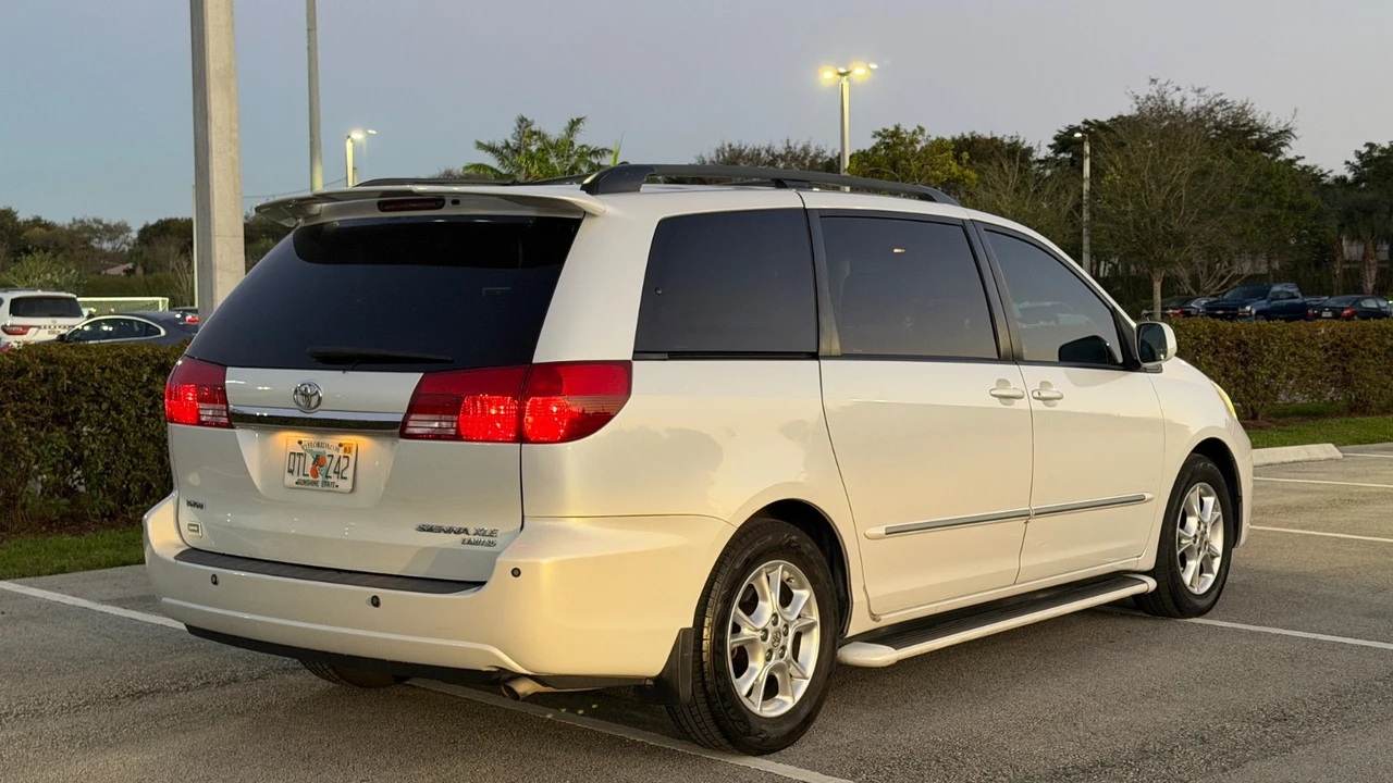 2004 Toyota Sienna 2nd Gen - Image 3 of 20