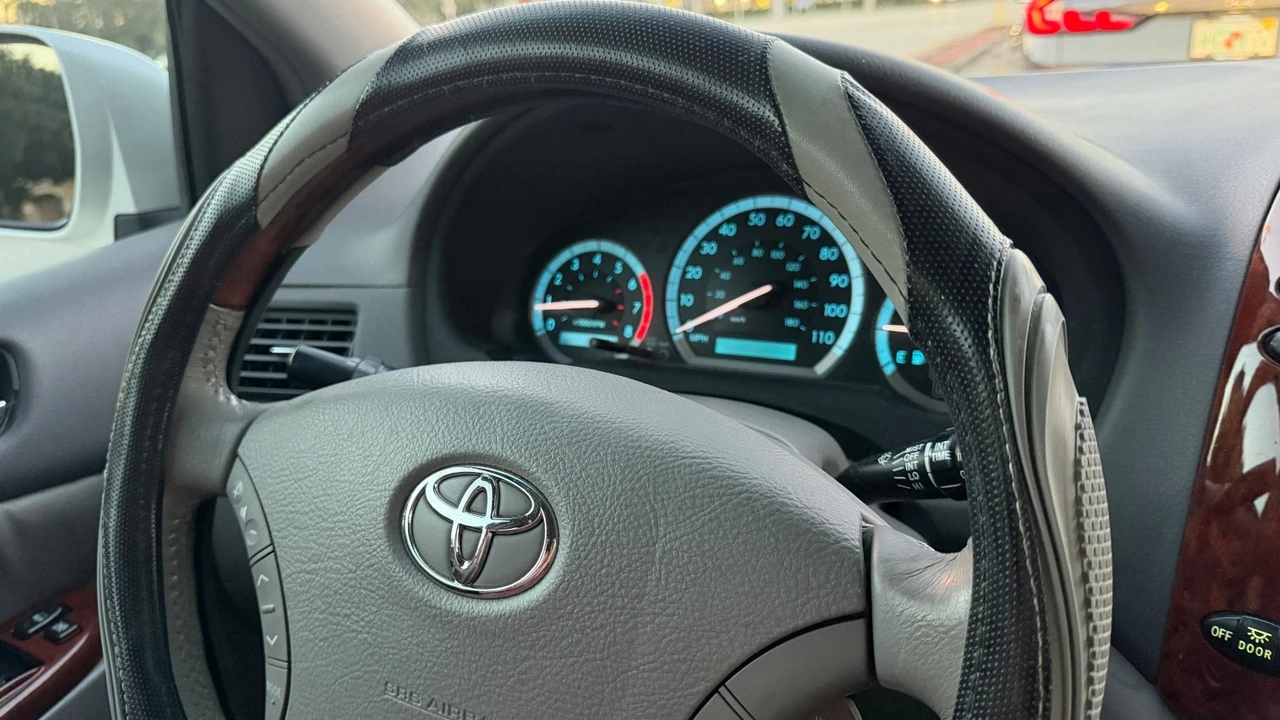 2004 Toyota Sienna 2nd Gen - Image 10 of 20
