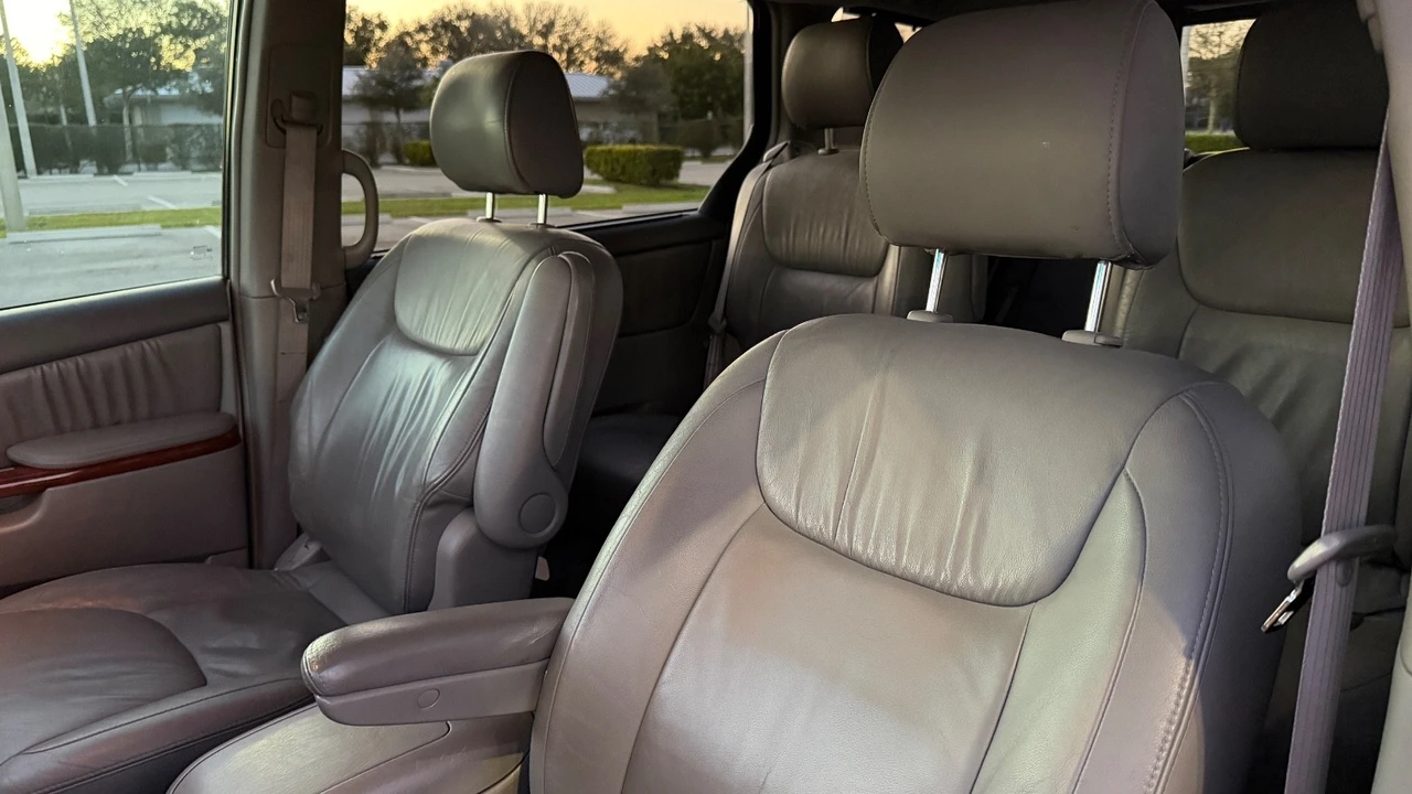 2004 Toyota Sienna 2nd Gen - Image 11 of 20
