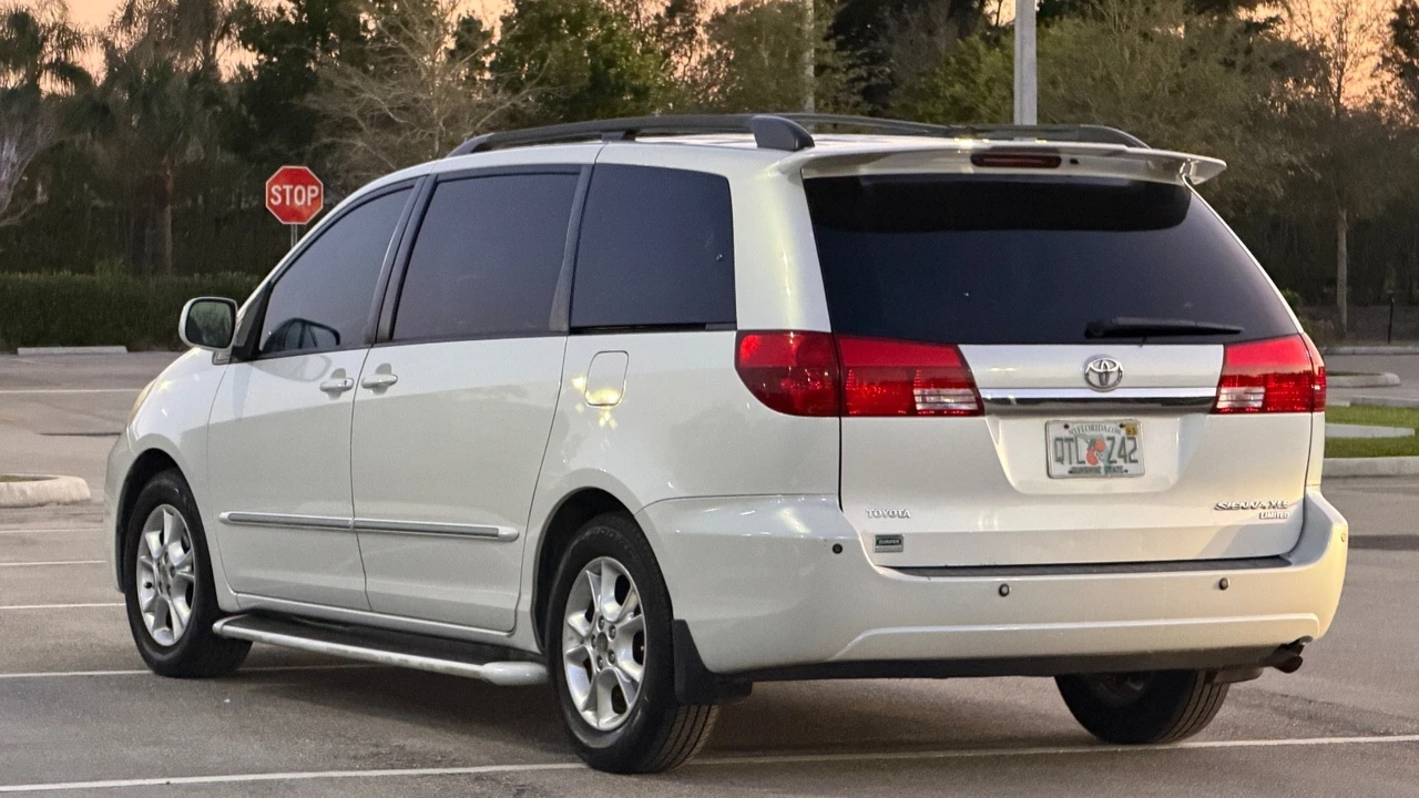 2004 Toyota Sienna 2nd Gen - Image 17 of 20