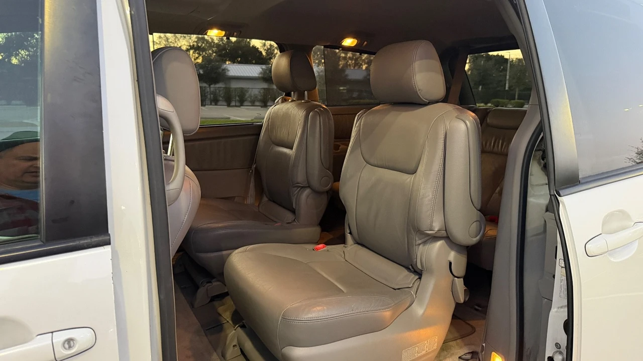 2004 Toyota Sienna 2nd Gen - Image 12 of 20