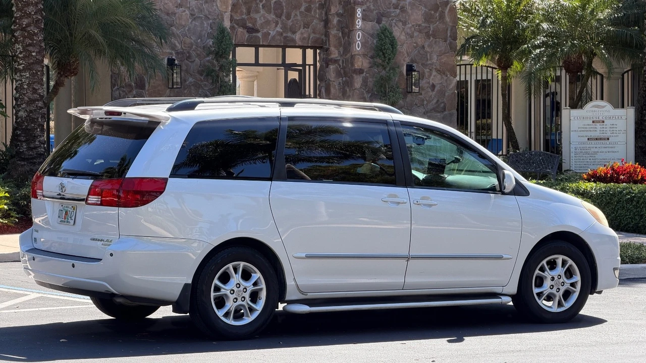 2004 Toyota Sienna 2nd Gen - Image 20 of 20