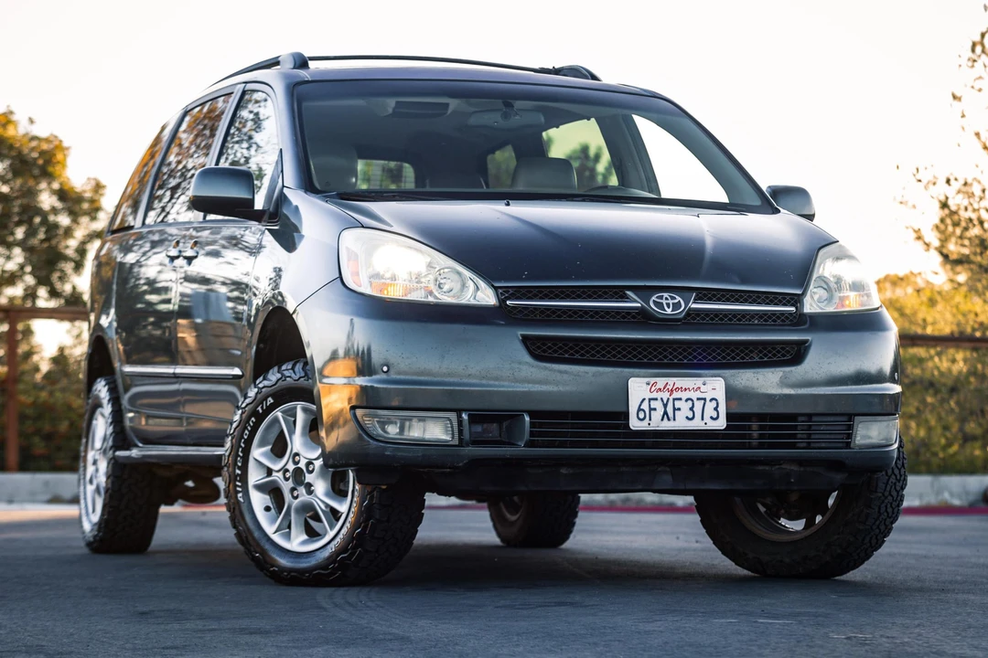 2004 Toyota Sienna 2nd Gen - Image 2 of 31