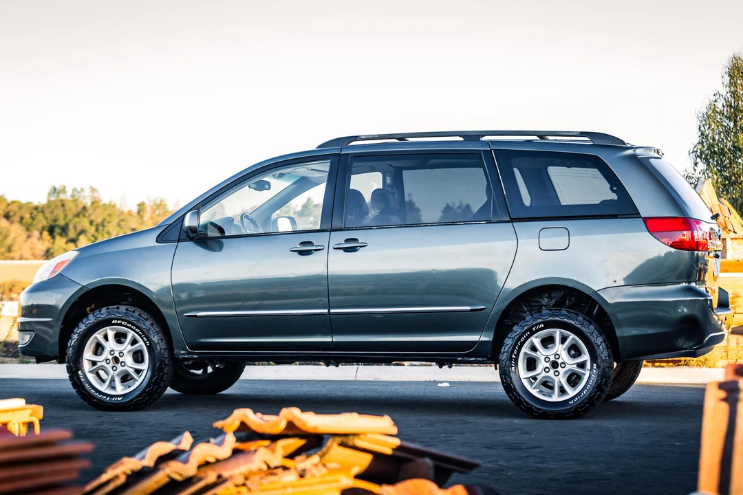 2004 Toyota Sienna 2nd Gen - Image 3 of 31