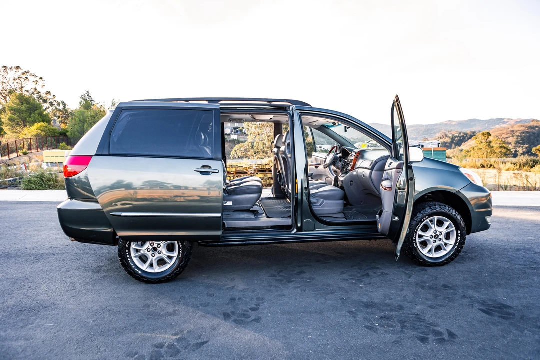 2004 Toyota Sienna 2nd Gen - Image 19 of 31