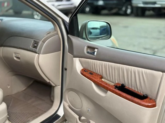 2004 Toyota Sienna 2nd Gen - Image 21 of 31