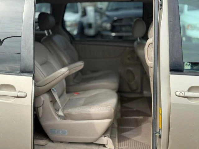 2004 Toyota Sienna 2nd Gen - Image 24 of 31
