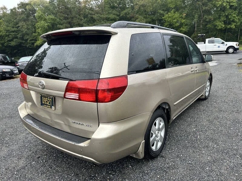 2004 Toyota Sienna 2nd Gen - Image 9 of 12