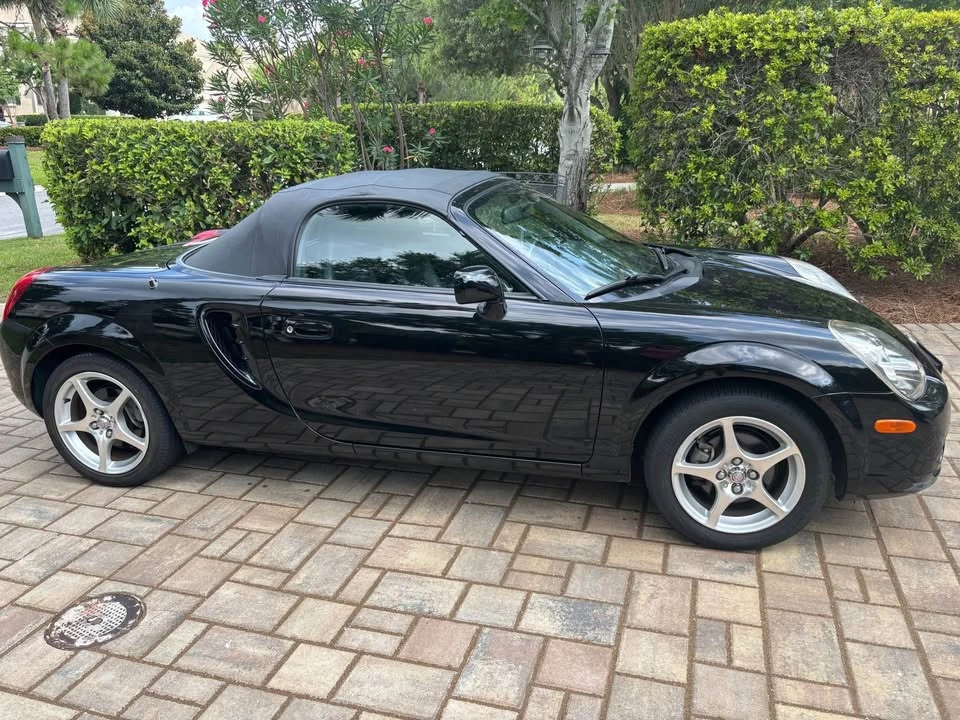 2004 Toyota MR2 Spyder/MR-S - Image 4 of 10