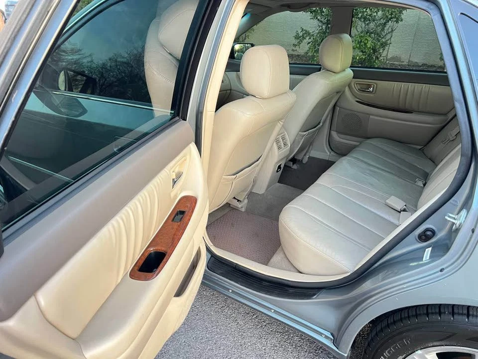 2004 Toyota Avalon 1st Gen - Image 17 of 19