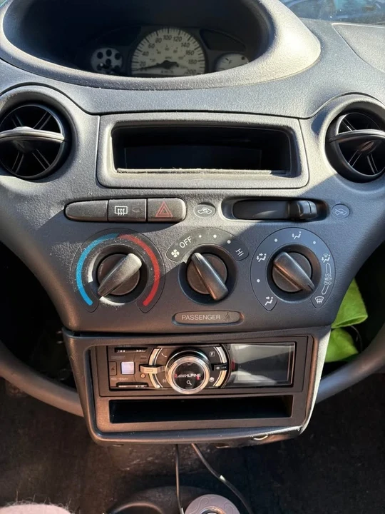 2004 Toyota Echo - Image 8 of 12