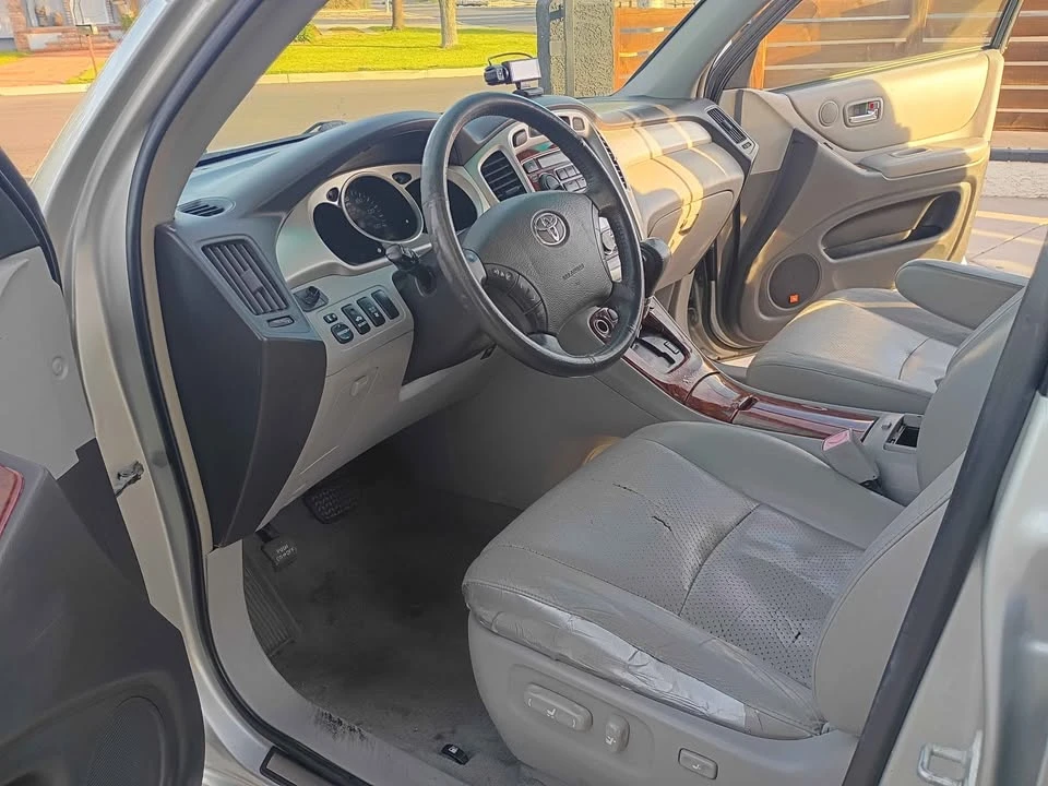2004 Toyota Highlander - Image 15 of 17