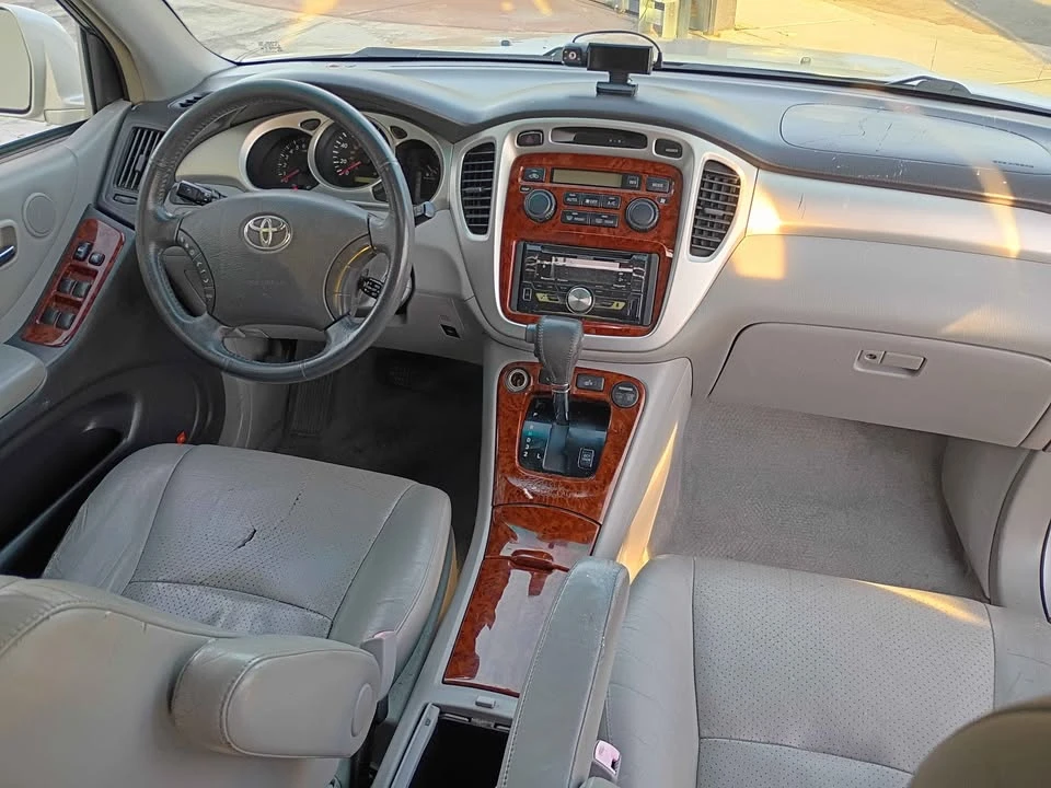 2004 Toyota Highlander - Image 9 of 17
