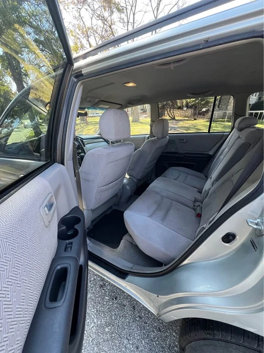 2004 Toyota Highlander - Image 12 of 14