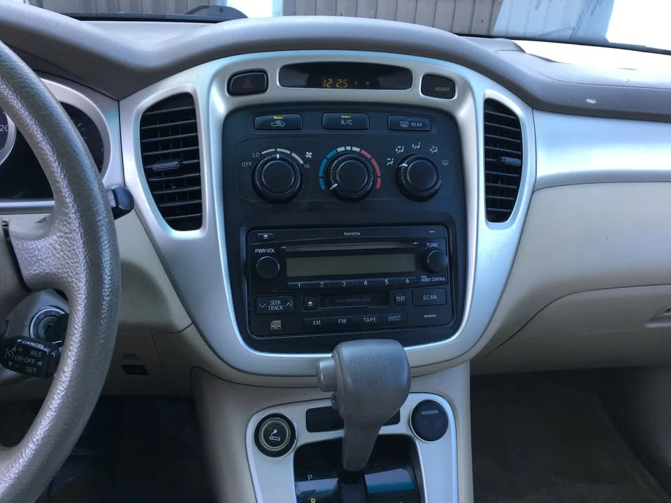 2004 Toyota Highlander - Image 9 of 18