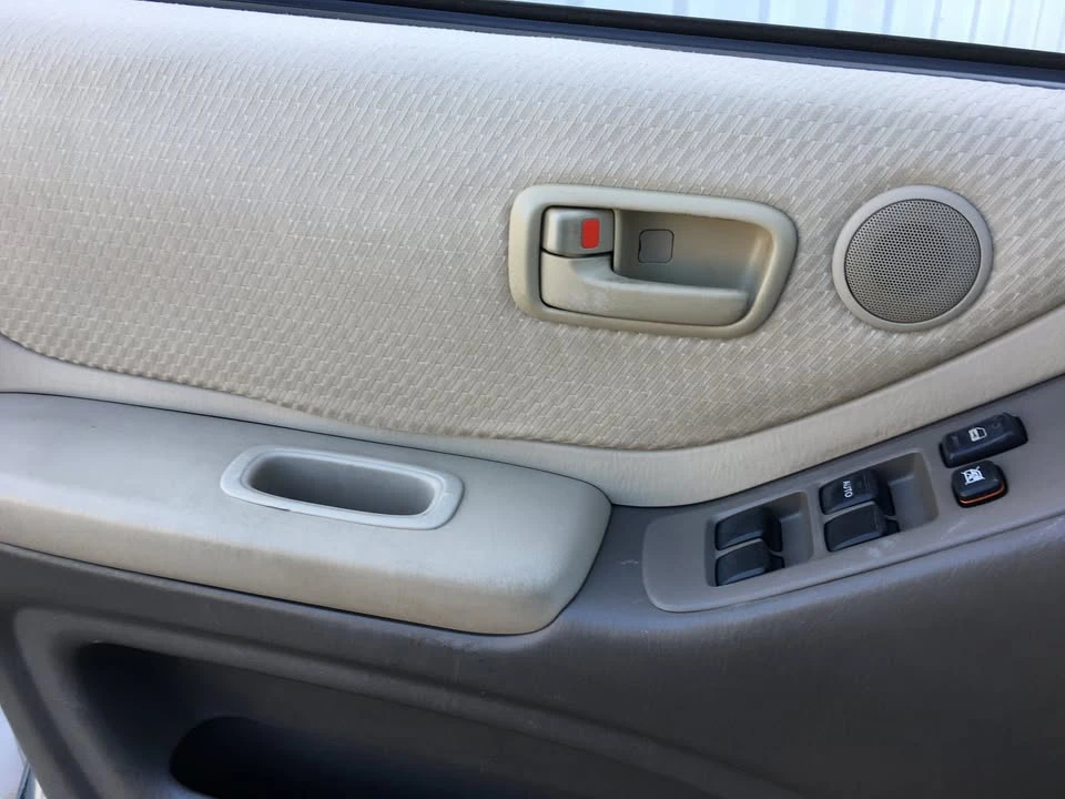 2004 Toyota Highlander - Image 10 of 18