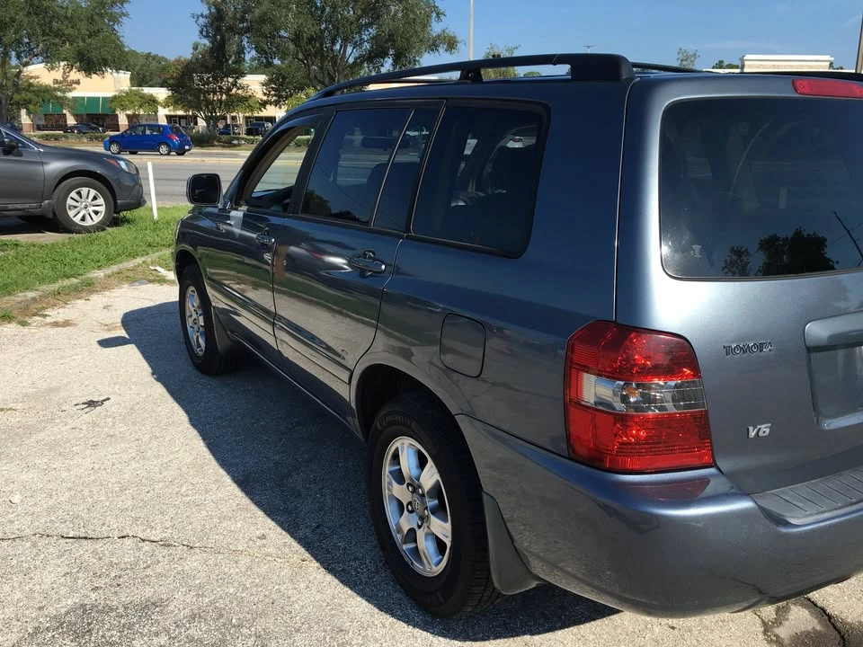 2004 Toyota Highlander - Image 8 of 18