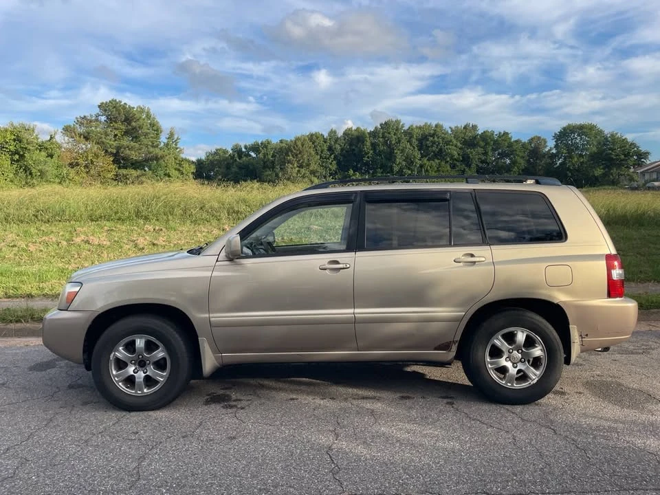 2004 Toyota Highlander - Image 2 of 20