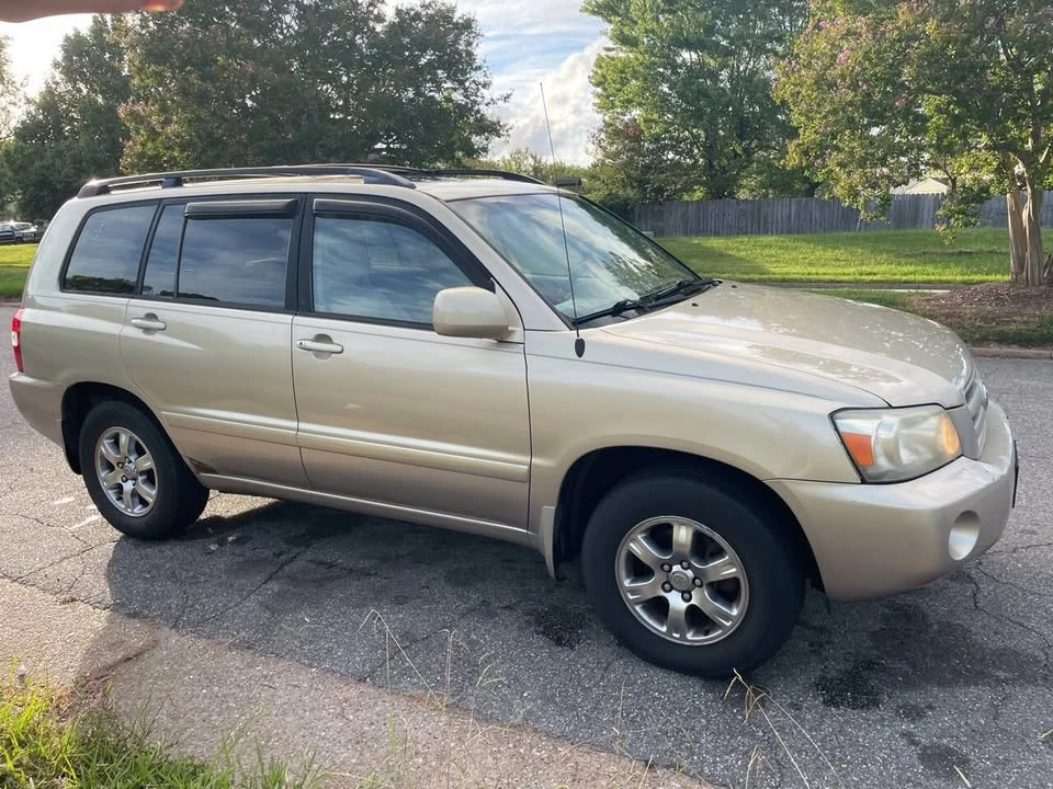 2004 Toyota Highlander - Image 8 of 20