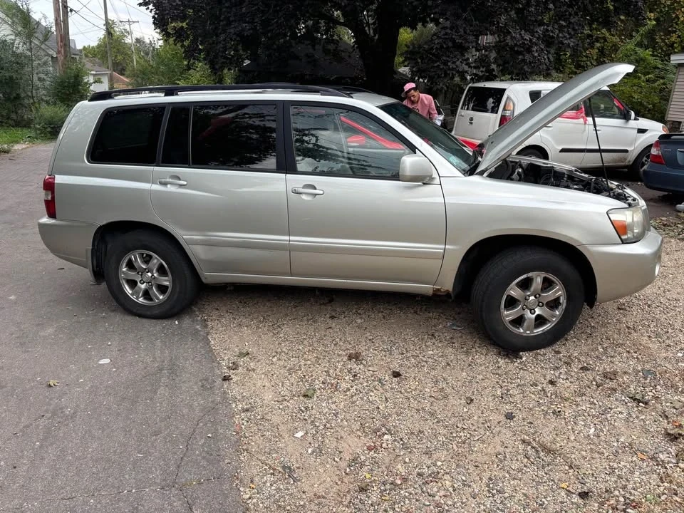 2004 Toyota Highlander - Image 9 of 10
