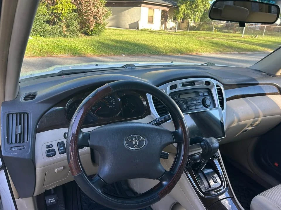2004 Toyota Highlander - Image 10 of 14